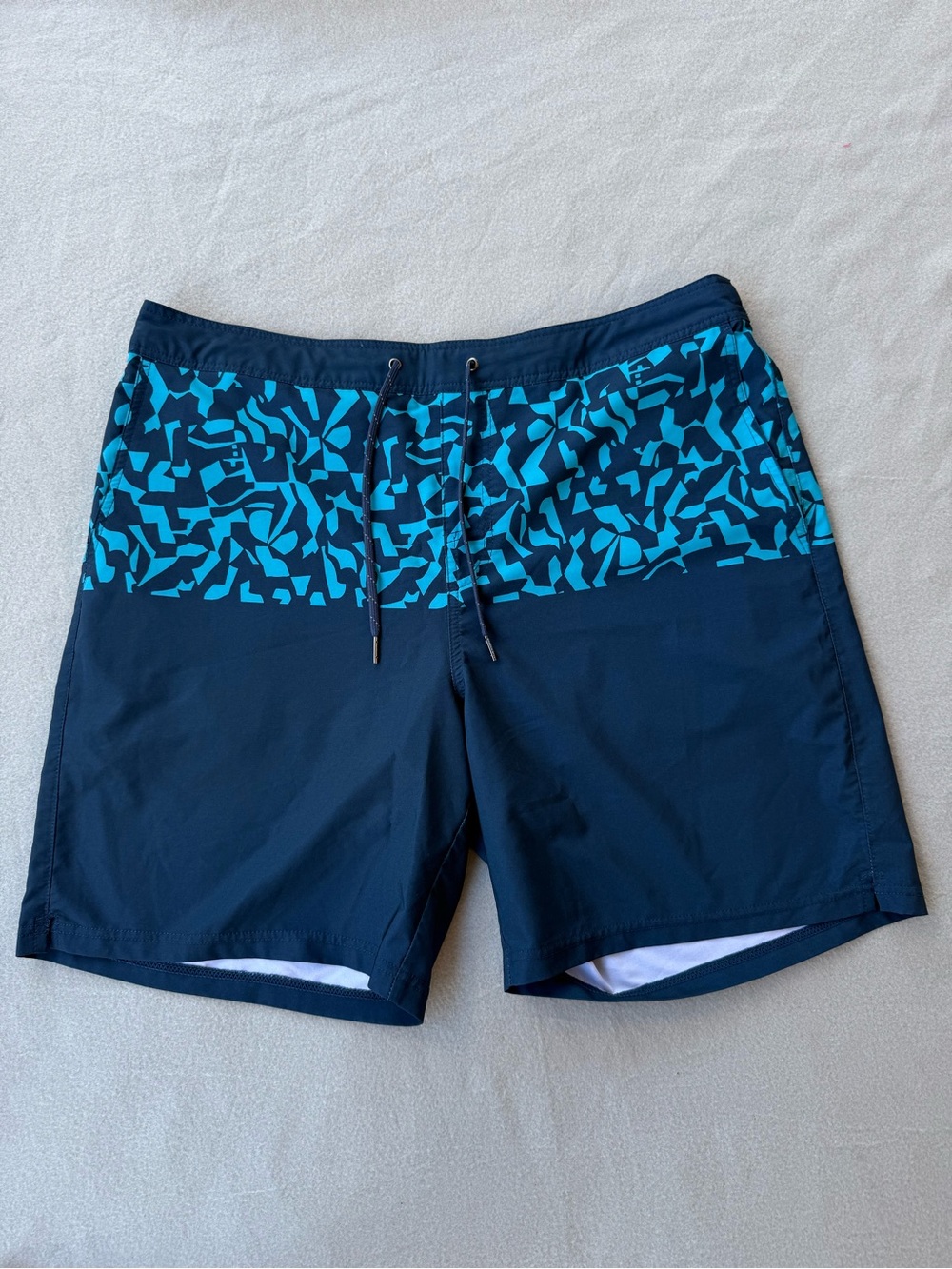 Fair Harbor The Ozone 8 in Shorts Men XXXL Blue Moma Geometric Lined Swim Pocket